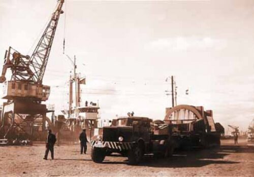Moving a component for the Crist&oacute;bal Col&oacute;n power station, 1960s